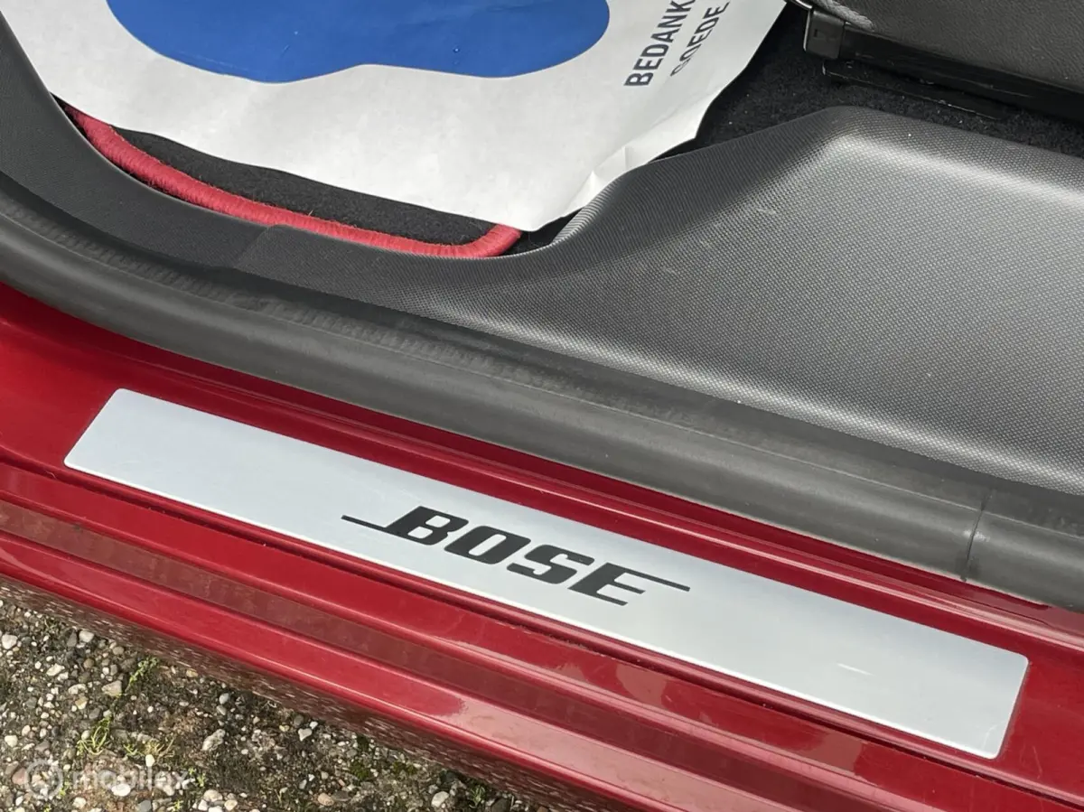 R110 BOSE 41 kWh | Koop Accu | 1e Eigenaar | Camera | Half leer | Dealer onderhouden |