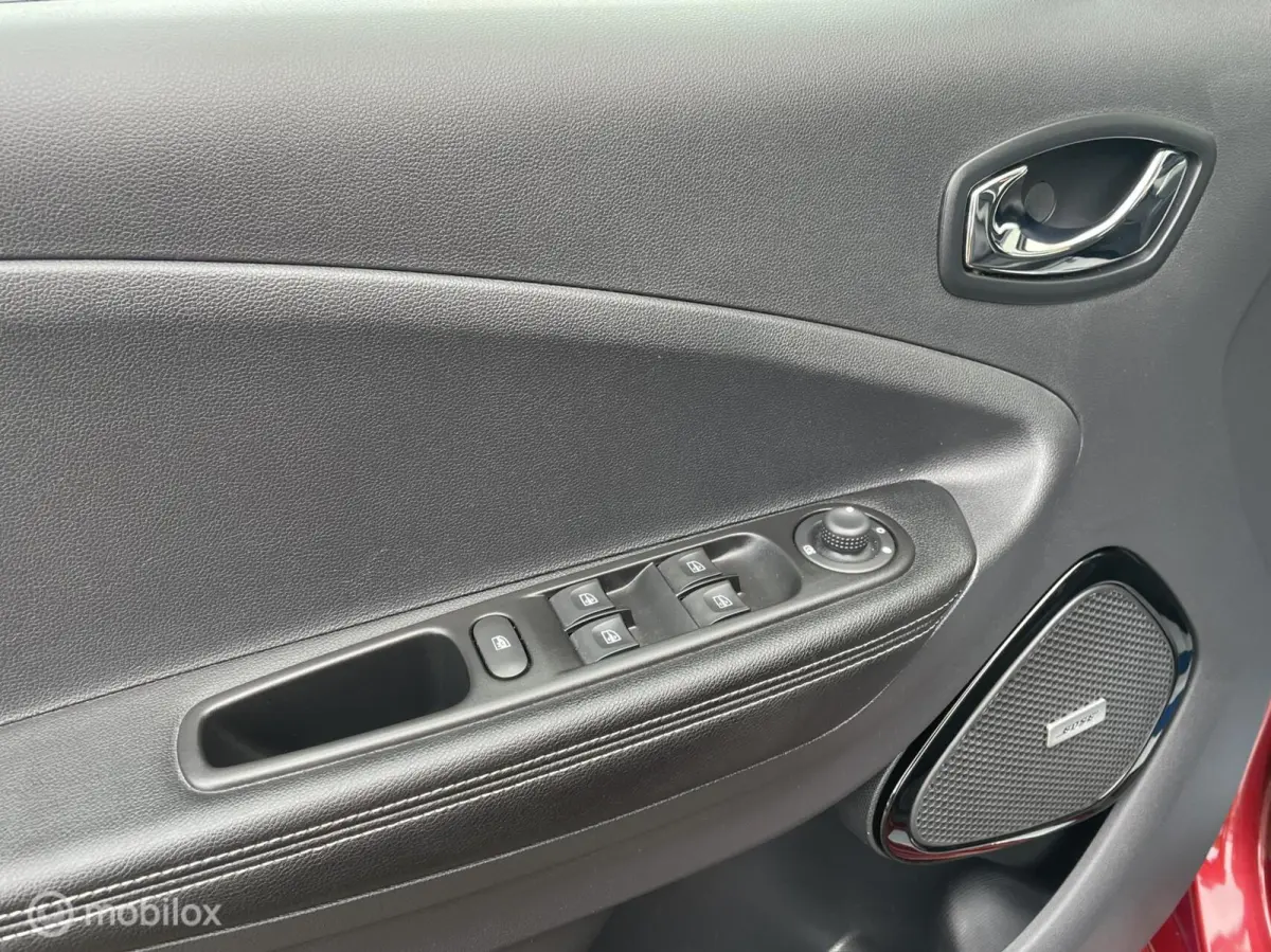 R110 BOSE 41 kWh | Koop Accu | 1e Eigenaar | Camera | Half leer | Dealer onderhouden |