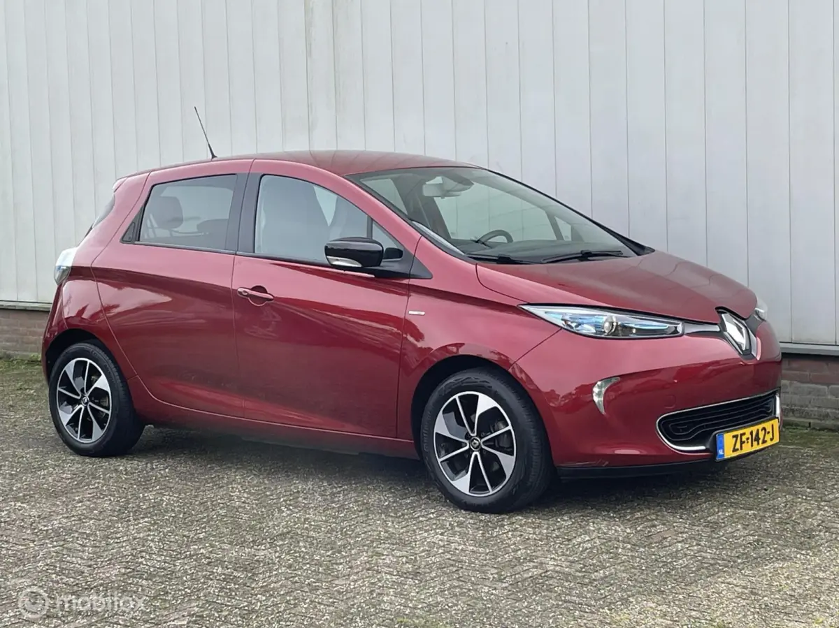 R110 BOSE 41 kWh | Koop Accu | 1e Eigenaar | Camera | Half leer | Dealer onderhouden |