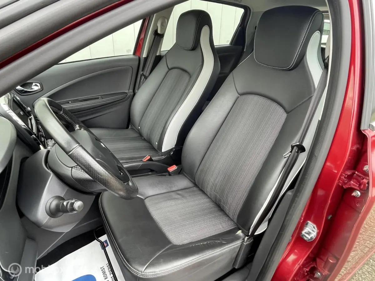 R110 BOSE 41 kWh | Koop Accu | 1e Eigenaar | Camera | Half leer | Dealer onderhouden |