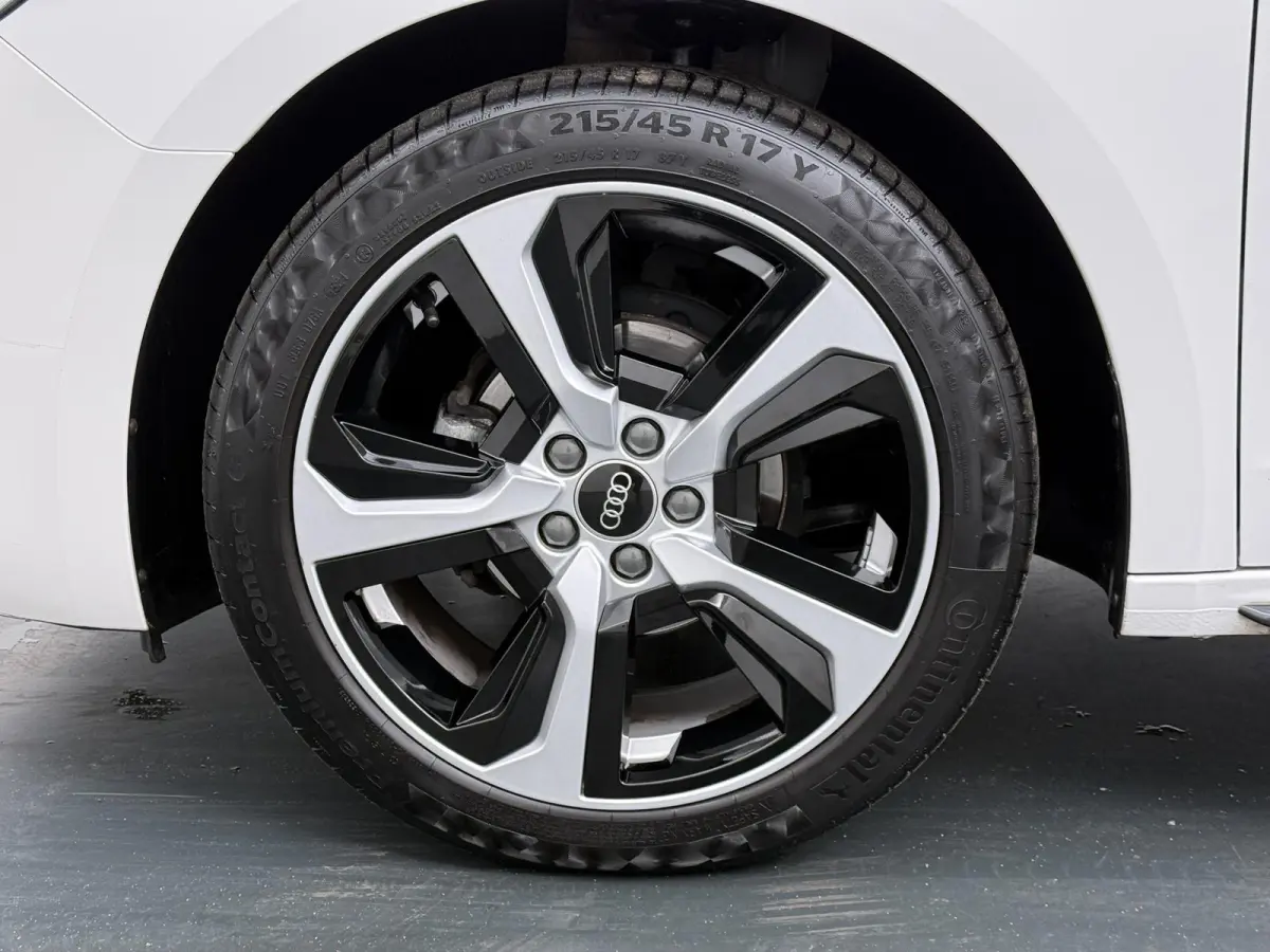25 TFSI epic | stoelverwarming | 17" velgen |