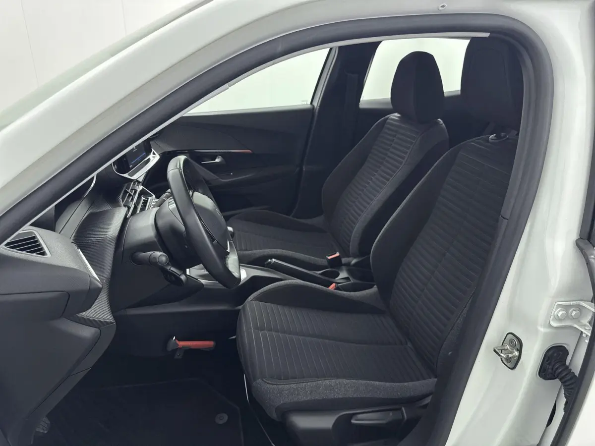 SUV 100 pk Blue Lease Active | Navigatie | Parkeersensoren Achter | Carplay | Inklapbare Buitenspiegels