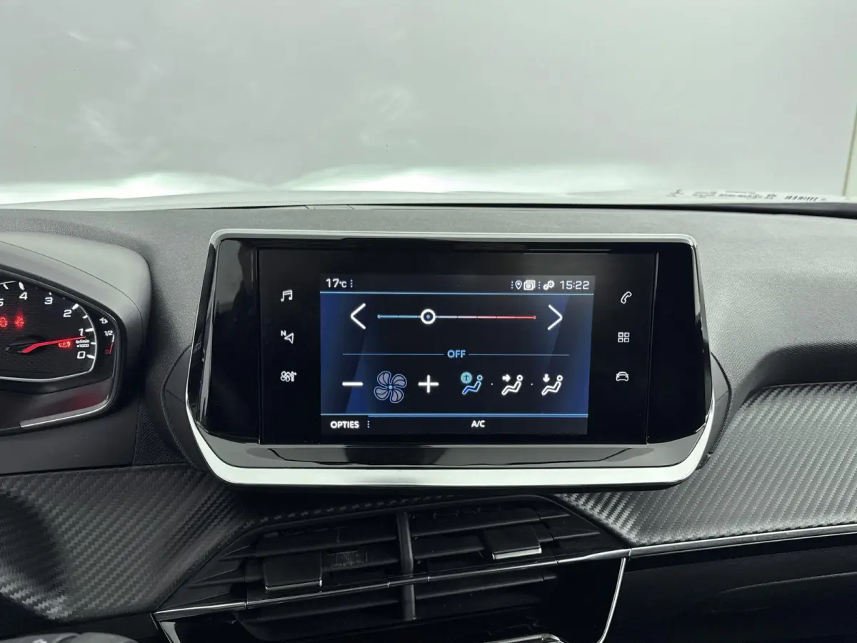 SUV 100 pk Blue Lease Active | Navigatie | Parkeersensoren Achter | Carplay | Inklapbare Buitenspiegels