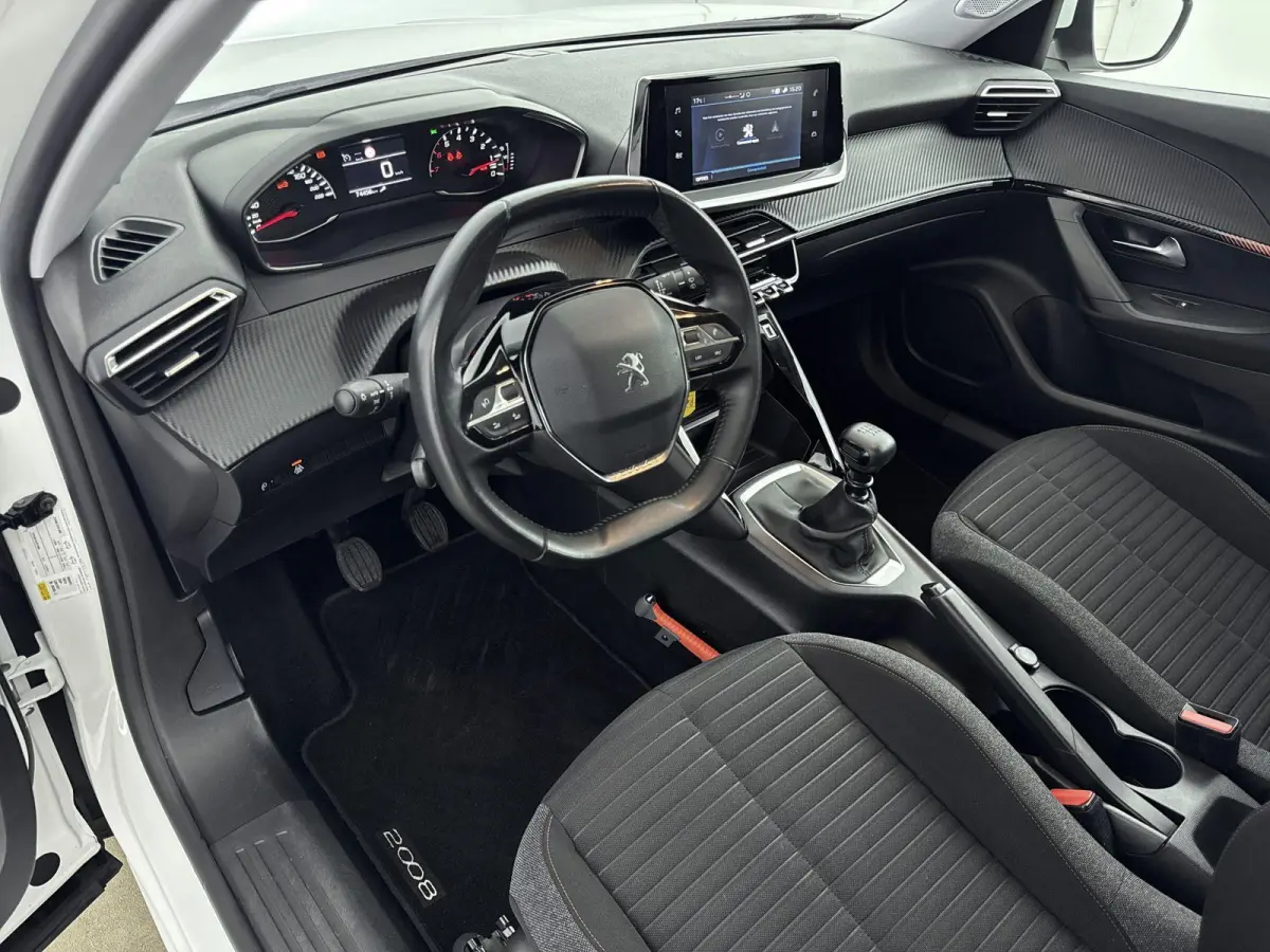 SUV 100 pk Blue Lease Active | Navigatie | Parkeersensoren Achter | Carplay | Inklapbare Buitenspiegels
