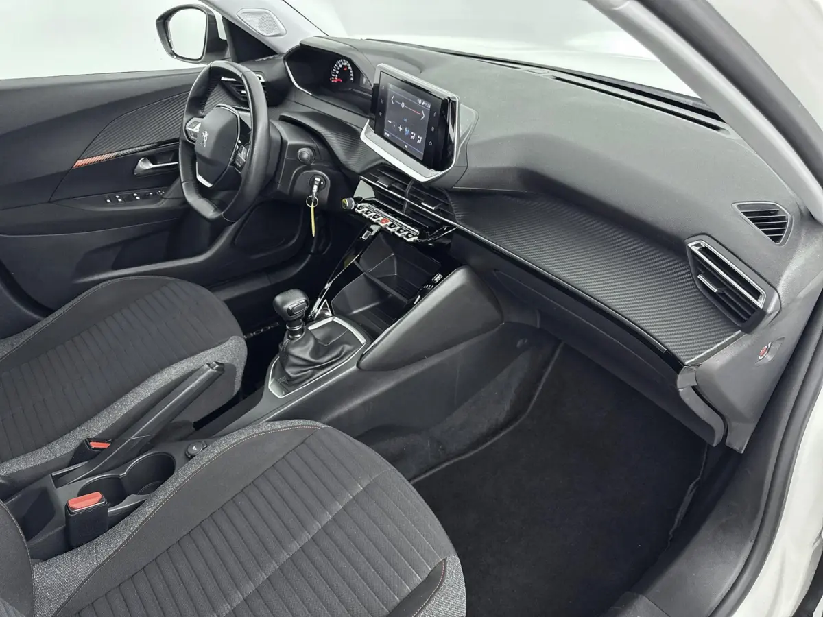SUV 100 pk Blue Lease Active | Navigatie | Parkeersensoren Achter | Carplay | Inklapbare Buitenspiegels