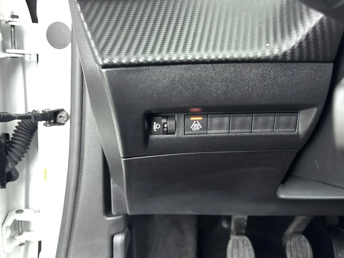 SUV 100 pk Blue Lease Active | Navigatie | Parkeersensoren Achter | Carplay | Inklapbare Buitenspiegels
