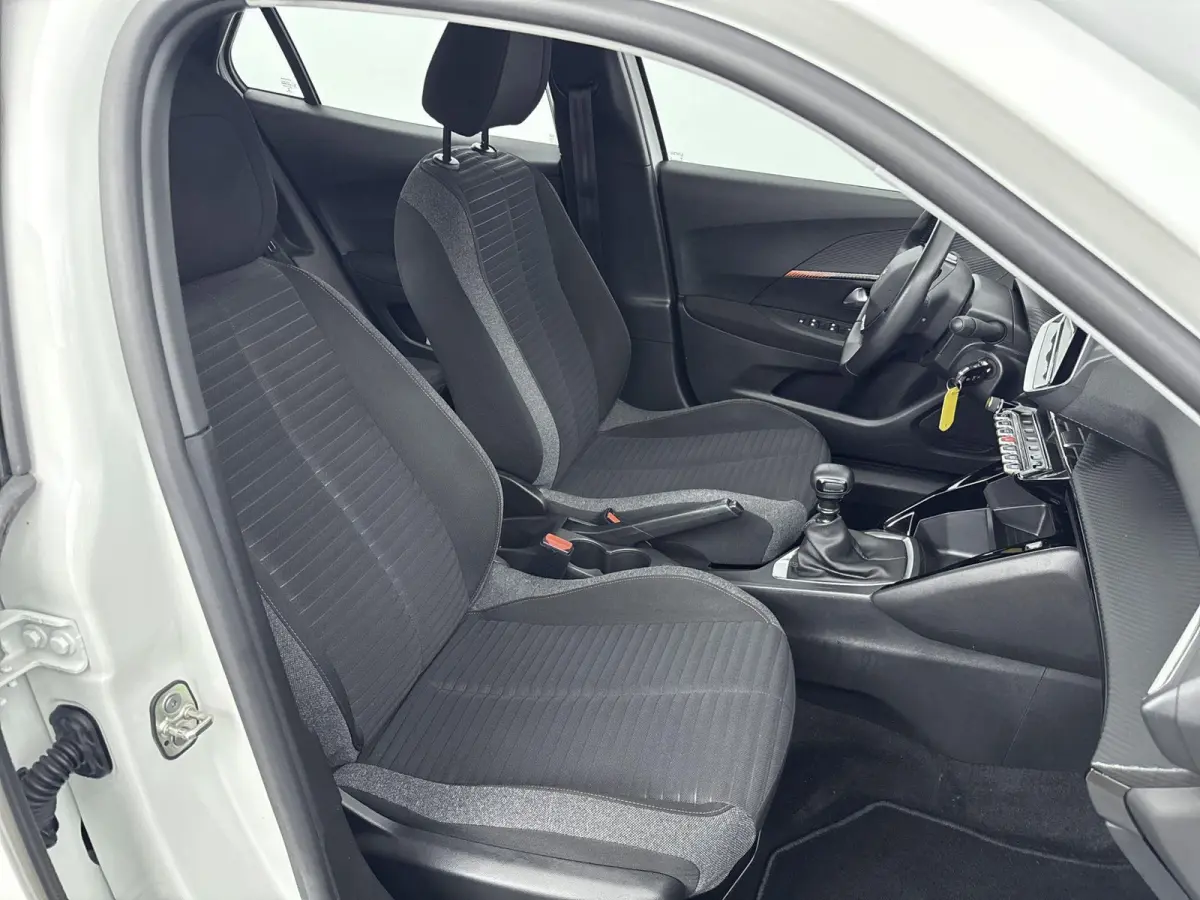 SUV 100 pk Blue Lease Active | Navigatie | Parkeersensoren Achter | Carplay | Inklapbare Buitenspiegels