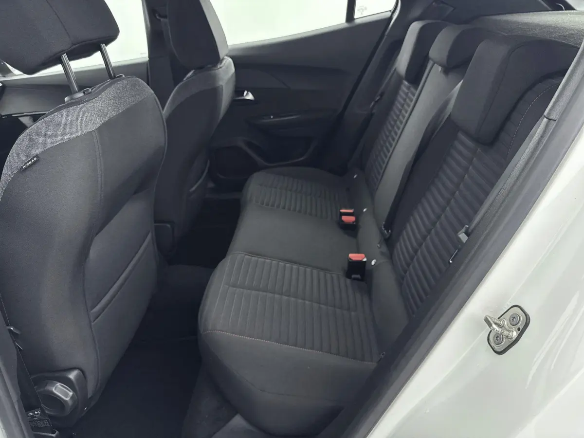 SUV 100 pk Blue Lease Active | Navigatie | Parkeersensoren Achter | Carplay | Inklapbare Buitenspiegels