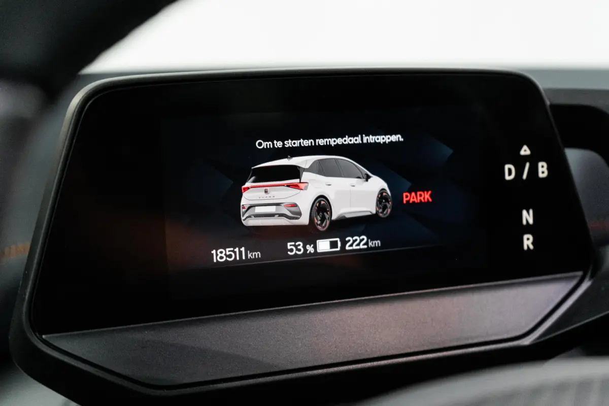 62 kWh 204PK Adrenaline | PANORAMADAK | 19 INCH | NAVIGATIE | STOEL + STUURVERW. | HUD | WARMTEPOMP