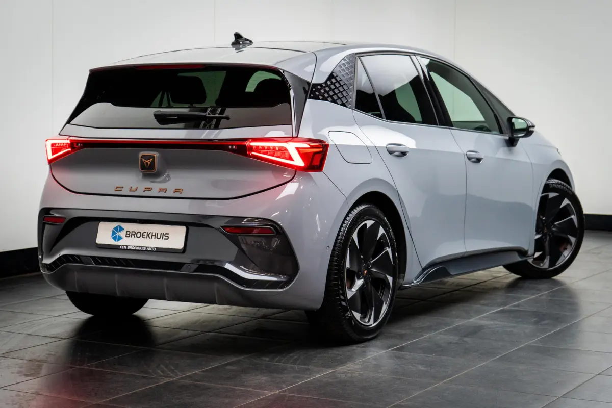 62 kWh 204PK Adrenaline | PANORAMADAK | 19 INCH | NAVIGATIE | STOEL + STUURVERW. | HUD | WARMTEPOMP