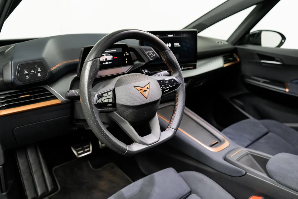 62 kWh 204PK Adrenaline | PANORAMADAK | 19 INCH | NAVIGATIE | STOEL + STUURVERW. | HUD | WARMTEPOMP