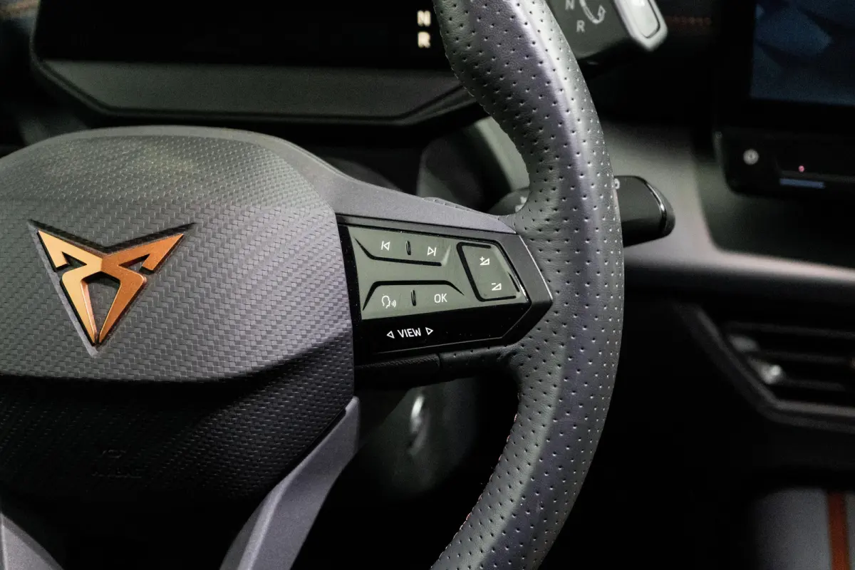 62 kWh 204PK Adrenaline | PANORAMADAK | 19 INCH | NAVIGATIE | STOEL + STUURVERW. | HUD | WARMTEPOMP