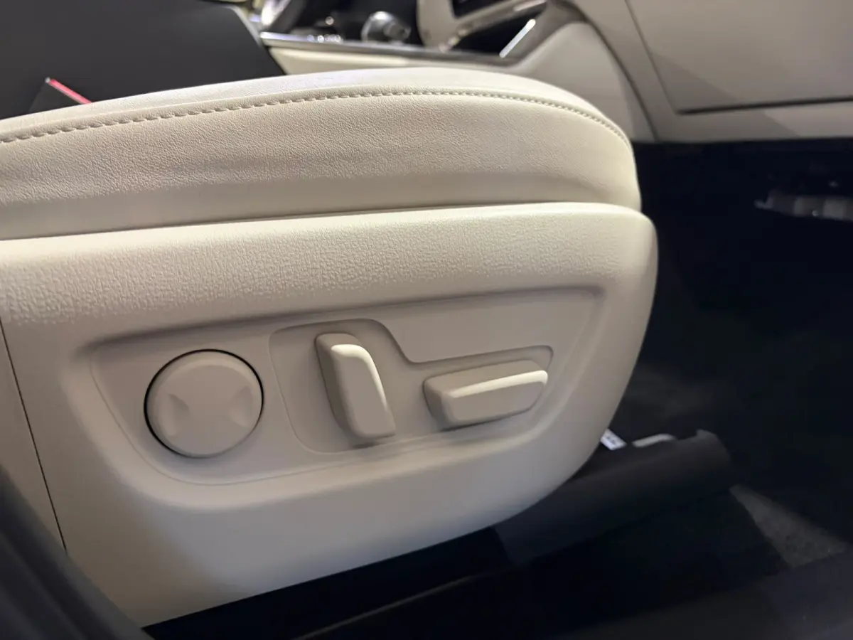 2.5 e-SkyActiv PHEV Takumi PHEV | Panoramadak | Trekhaak | Dodehoek | Camera | Carplay