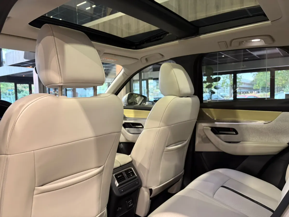 2.5 e-SkyActiv PHEV Takumi PHEV | Panoramadak | Trekhaak | Dodehoek | Camera | Carplay