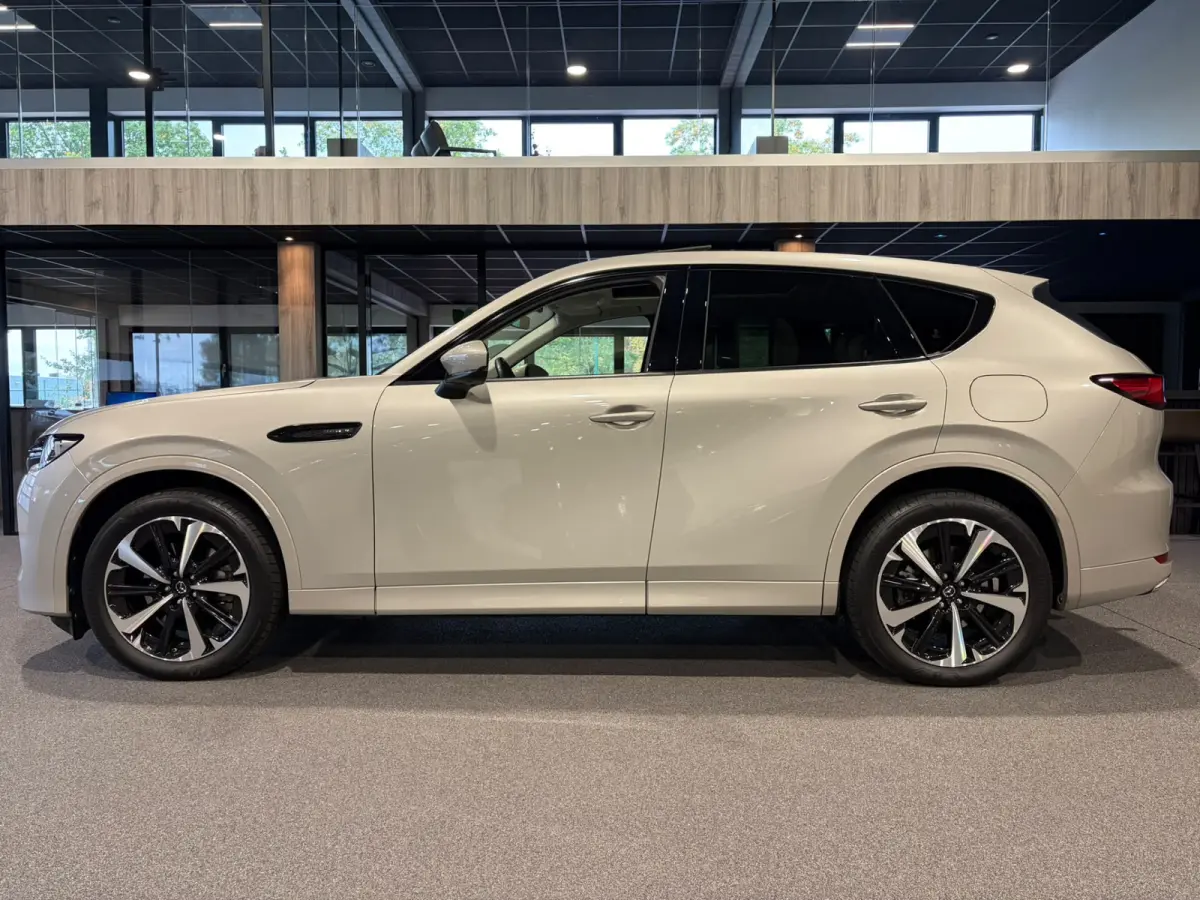 2.5 e-SkyActiv PHEV Takumi PHEV | Panoramadak | Trekhaak | Dodehoek | Camera | Carplay