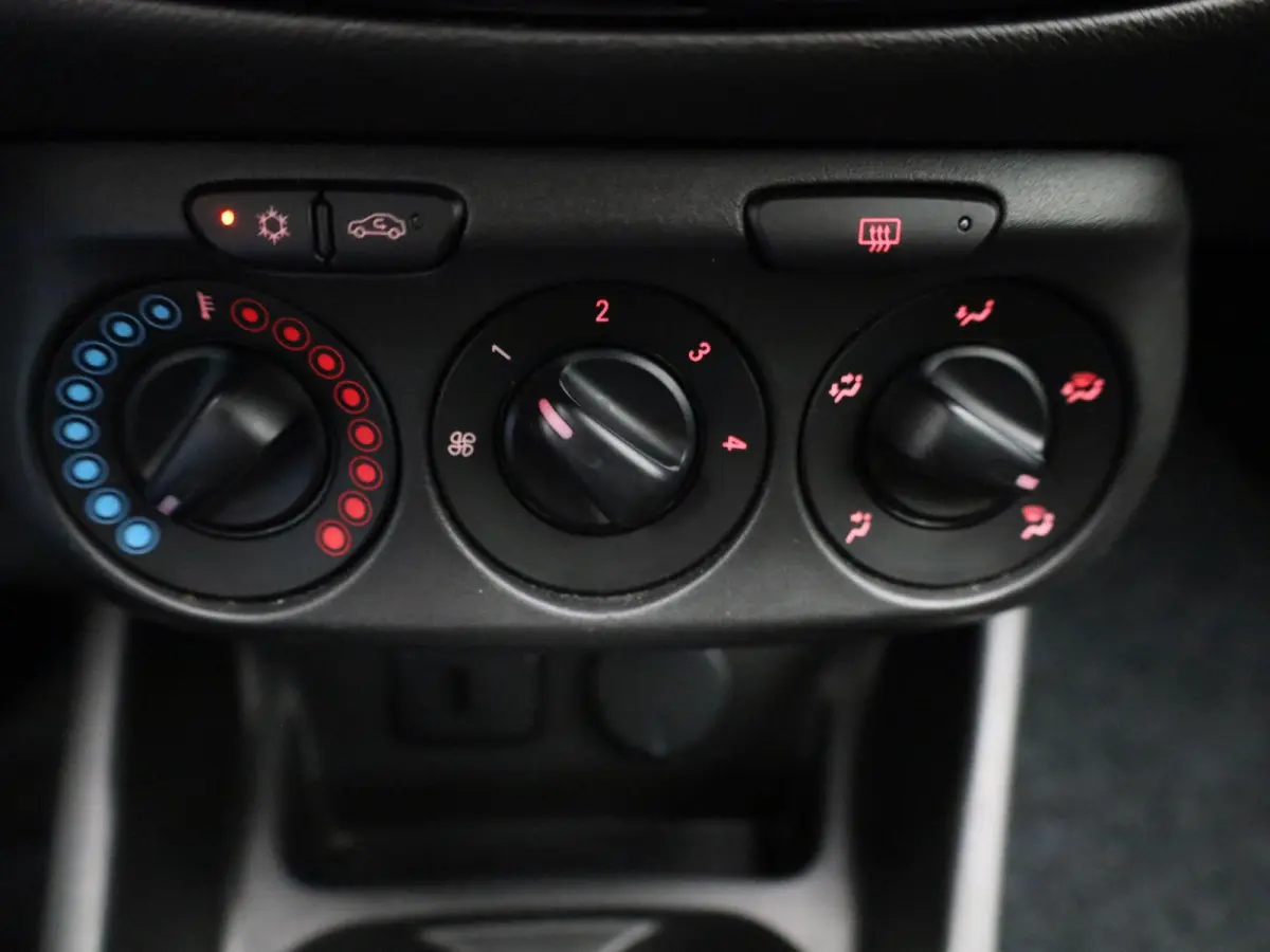 1.4 Cosmo | Airconditioning | Cruise Control | Navigatie | Lichtmetalen Velgen |