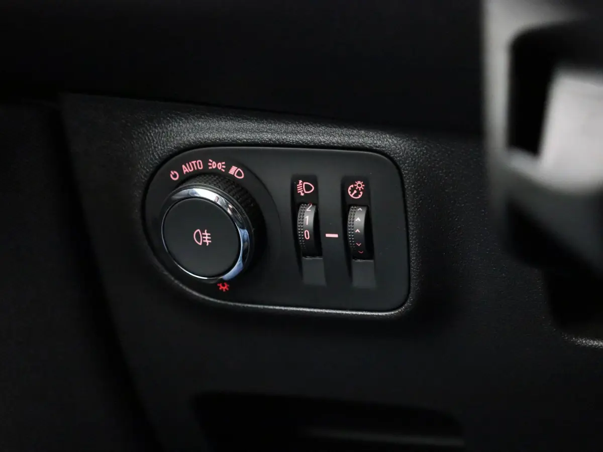 1.4 Cosmo | Airconditioning | Cruise Control | Navigatie | Lichtmetalen Velgen |