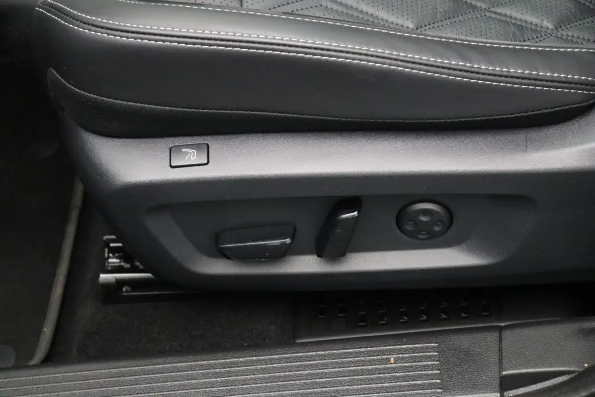 158pk MHEV Xtronic Tekna Plus | Bose Audio | Stoel, Stuur en Voorruitverwarming | Panoramadak | Lederen Bekleding |