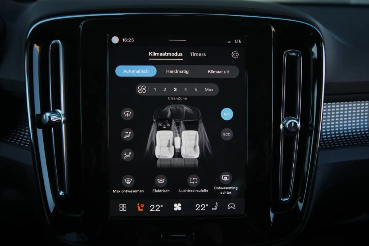 P8 AWD | 408 PK | Harman Kardon | Camera | Stuurverwarming | BTW