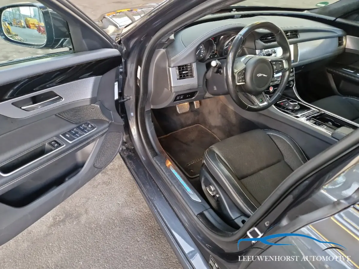 2.0t Premium Sport Edition, NL-dealer auto, half leer, clima, cruise, camera, stoel-stuurverw.