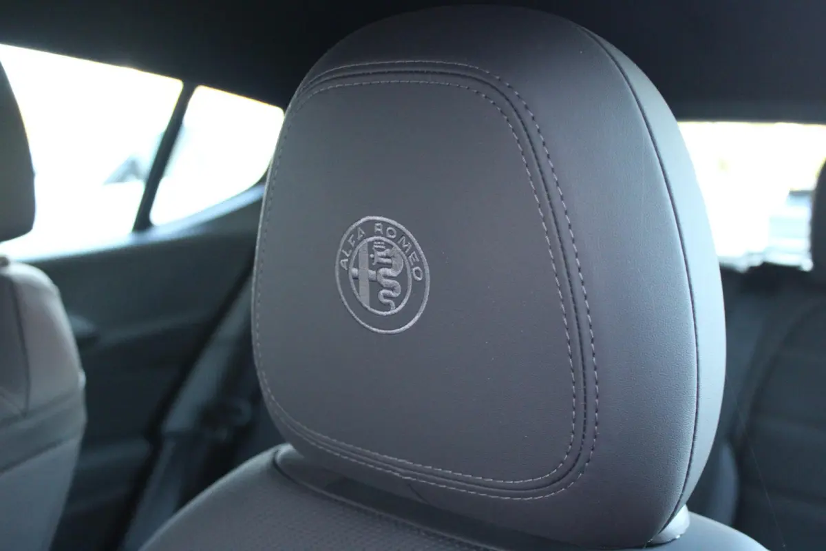 1.5T 160PK HYbrid VELOCE | LEDEREN BEKLEDING | VOORSTOELEN / STUUR VERWARMD | VOORSTOELEN GEVENTILEERD | VOORSTOELEN ELEKTRISCH VERSTELBAAR MET GEHEUGEN FUNCTIE |  HARMAN CARDON PREMIUM AUDI
