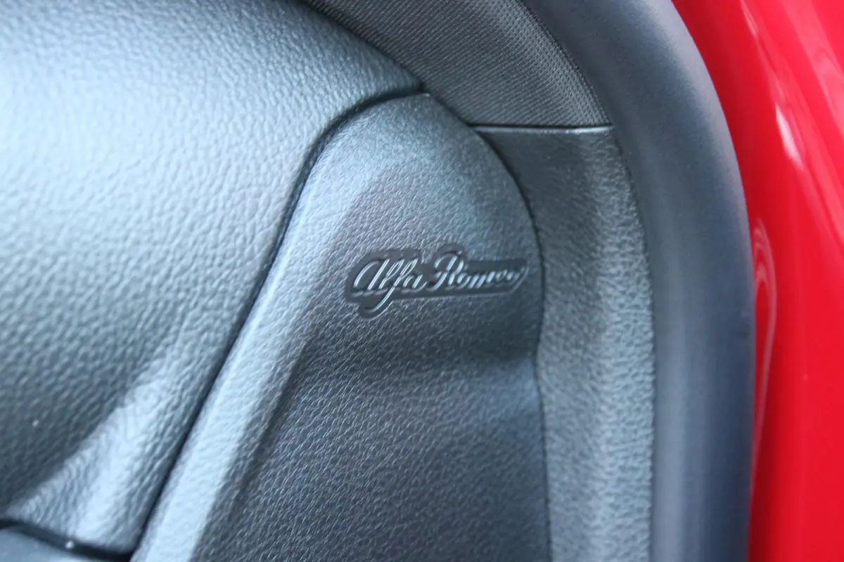 1.5T 160PK HYbrid VELOCE | LEDEREN BEKLEDING | VOORSTOELEN / STUUR VERWARMD | VOORSTOELEN GEVENTILEERD | VOORSTOELEN ELEKTRISCH VERSTELBAAR MET GEHEUGEN FUNCTIE |  HARMAN CARDON PREMIUM AUDI