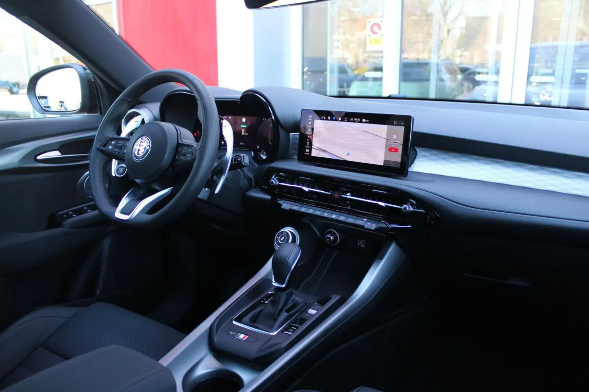 1.5T 160PK HYbrid VELOCE | LEDEREN BEKLEDING | VOORSTOELEN / STUUR VERWARMD | VOORSTOELEN GEVENTILEERD | VOORSTOELEN ELEKTRISCH VERSTELBAAR MET GEHEUGEN FUNCTIE |  HARMAN CARDON PREMIUM AUDI