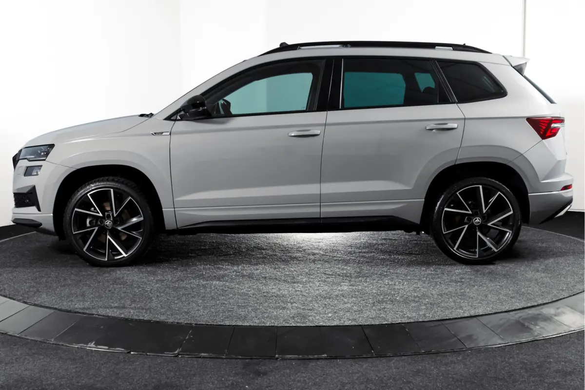 1.5 TSI ACT Sportline Business 150 PK | S/K-Panodak | Dig. Cockpit | Adapt. Cruise | Stoel-+Stuurverw. | PDC | Camera | NAV + App. Connect | ECC | Afn. Trekhaak | LM 19" |