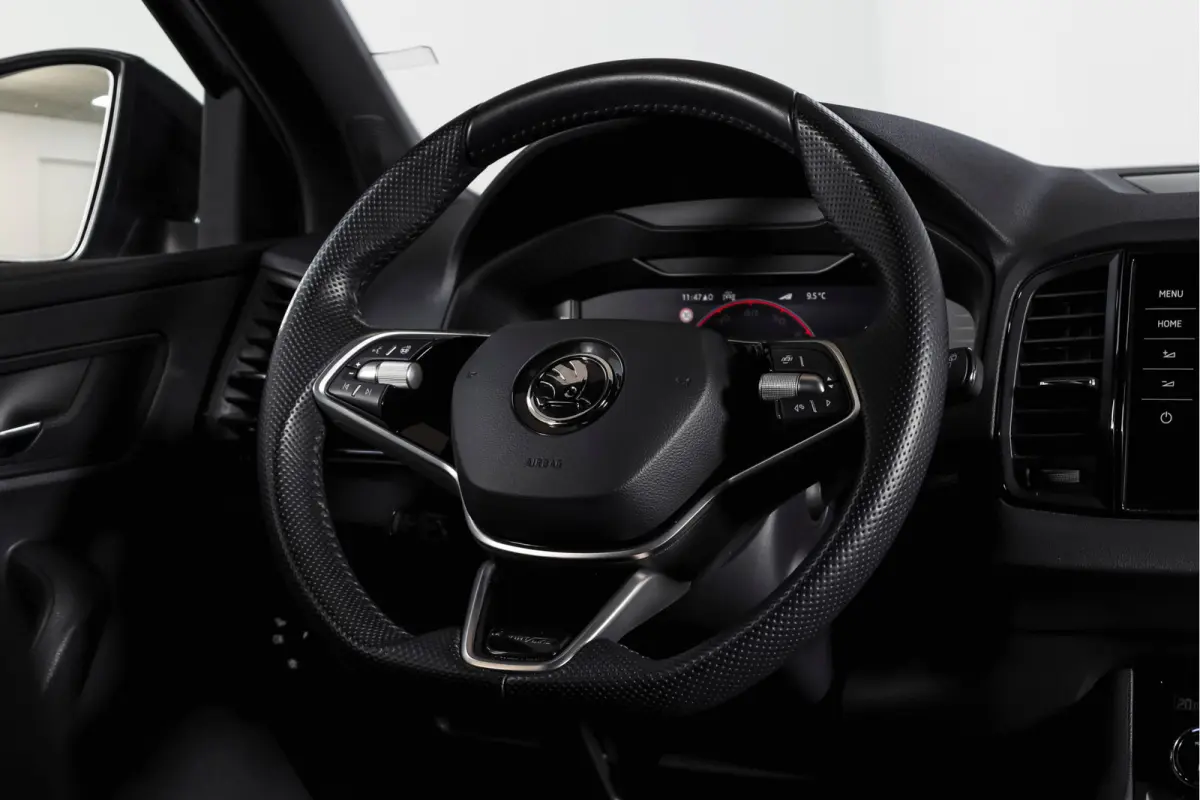 1.5 TSI ACT Sportline Business 150 PK | S/K-Panodak | Dig. Cockpit | Adapt. Cruise | Stoel-+Stuurverw. | PDC | Camera | NAV + App. Connect | ECC | Afn. Trekhaak | LM 19" |