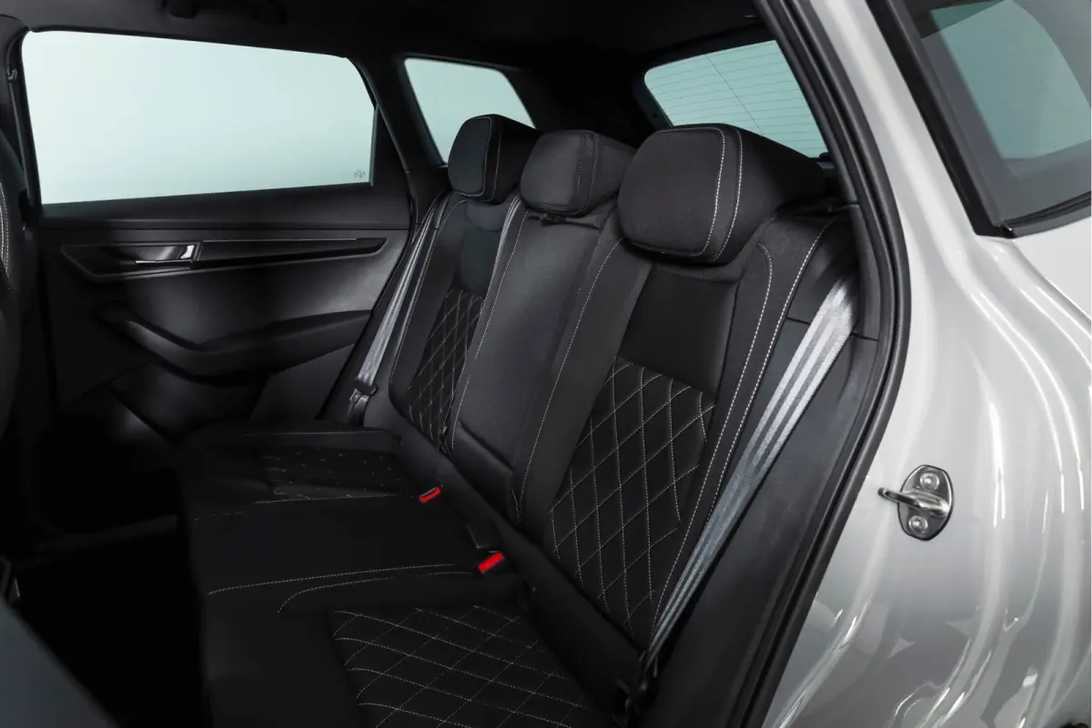1.5 TSI ACT Sportline Business 150 PK | S/K-Panodak | Dig. Cockpit | Adapt. Cruise | Stoel-+Stuurverw. | PDC | Camera | NAV + App. Connect | ECC | Afn. Trekhaak | LM 19" |