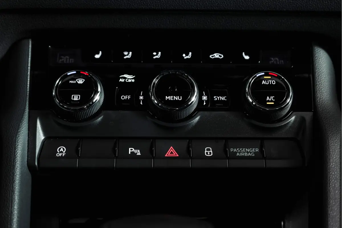1.5 TSI ACT Sportline Business 150 PK | S/K-Panodak | Dig. Cockpit | Adapt. Cruise | Stoel-+Stuurverw. | PDC | Camera | NAV + App. Connect | ECC | Afn. Trekhaak | LM 19" |