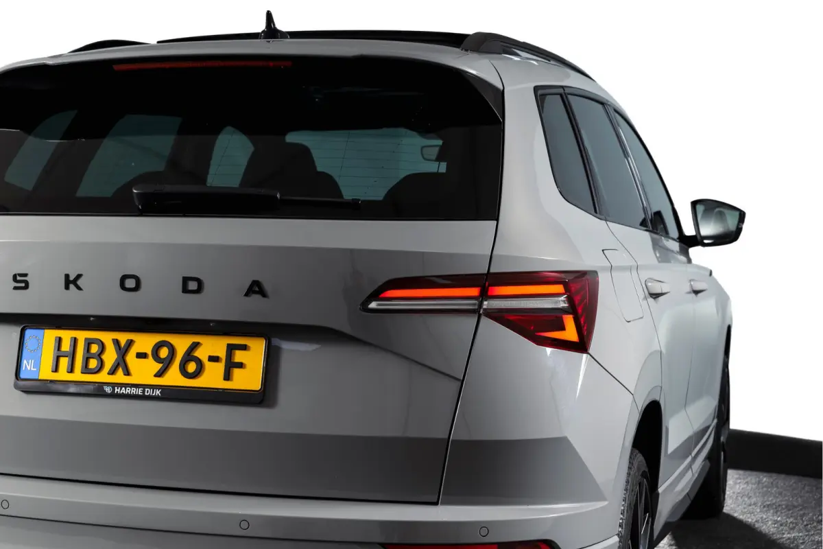 1.5 TSI ACT Sportline Business 150 PK | S/K-Panodak | Dig. Cockpit | Adapt. Cruise | Stoel-+Stuurverw. | PDC | Camera | NAV + App. Connect | ECC | Afn. Trekhaak | LM 19" |
