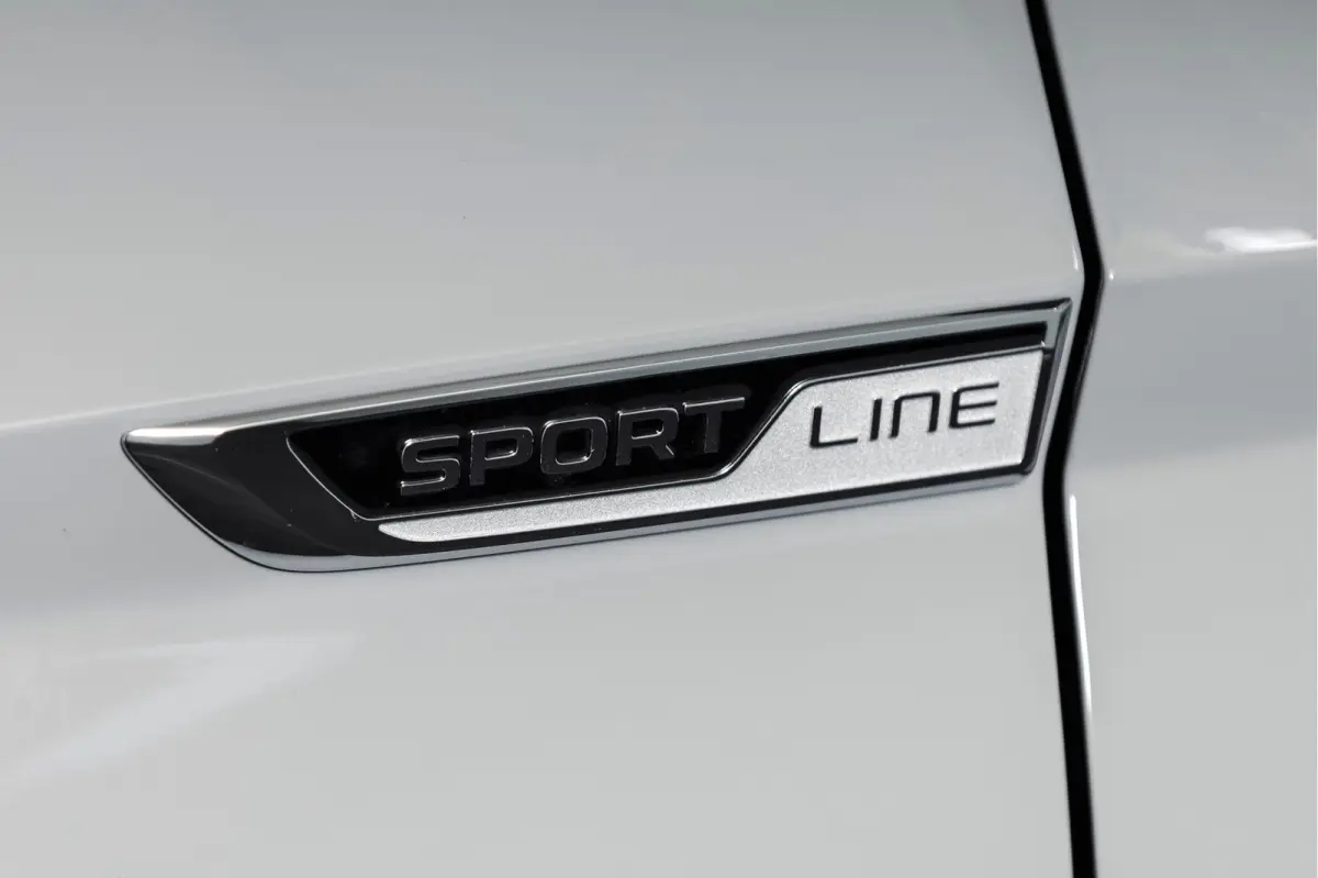 1.5 TSI ACT Sportline Business 150 PK | S/K-Panodak | Dig. Cockpit | Adapt. Cruise | Stoel-+Stuurverw. | PDC | Camera | NAV + App. Connect | ECC | Afn. Trekhaak | LM 19" |