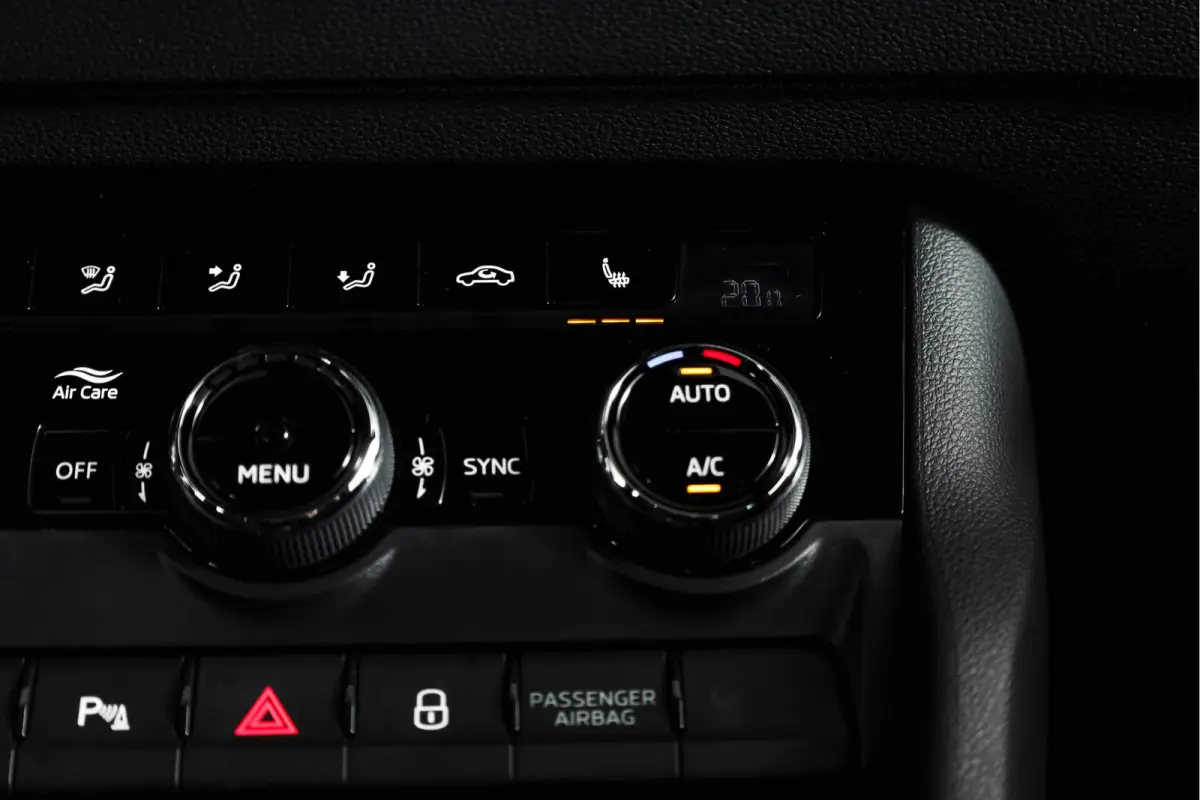 1.5 TSI ACT Sportline Business 150 PK | S/K-Panodak | Dig. Cockpit | Adapt. Cruise | Stoel-+Stuurverw. | PDC | Camera | NAV + App. Connect | ECC | Afn. Trekhaak | LM 19" |
