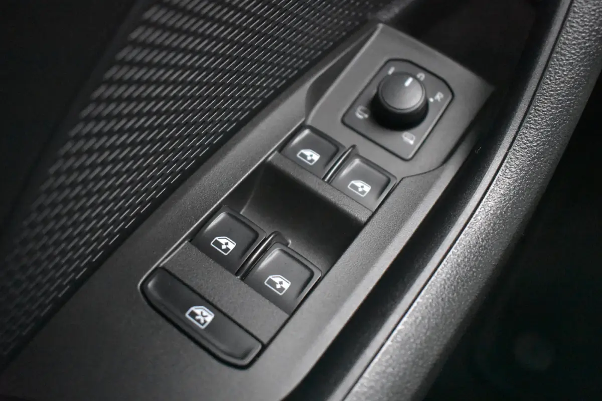 1.0 e-TSI 110PK DSG Business Edition | Panoramadak - elektrisch schuif-kanteldak | Wegklapbare trekhaak | Elektrische achterklep | Comfort Pakket | Travel Pakket | Functie pakket