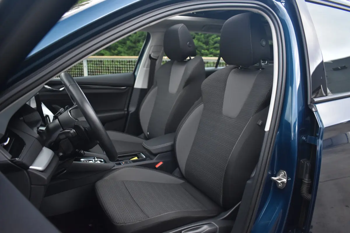 1.0 e-TSI 110PK DSG Business Edition | Panoramadak - elektrisch schuif-kanteldak | Wegklapbare trekhaak | Elektrische achterklep | Comfort Pakket | Travel Pakket | Functie pakket