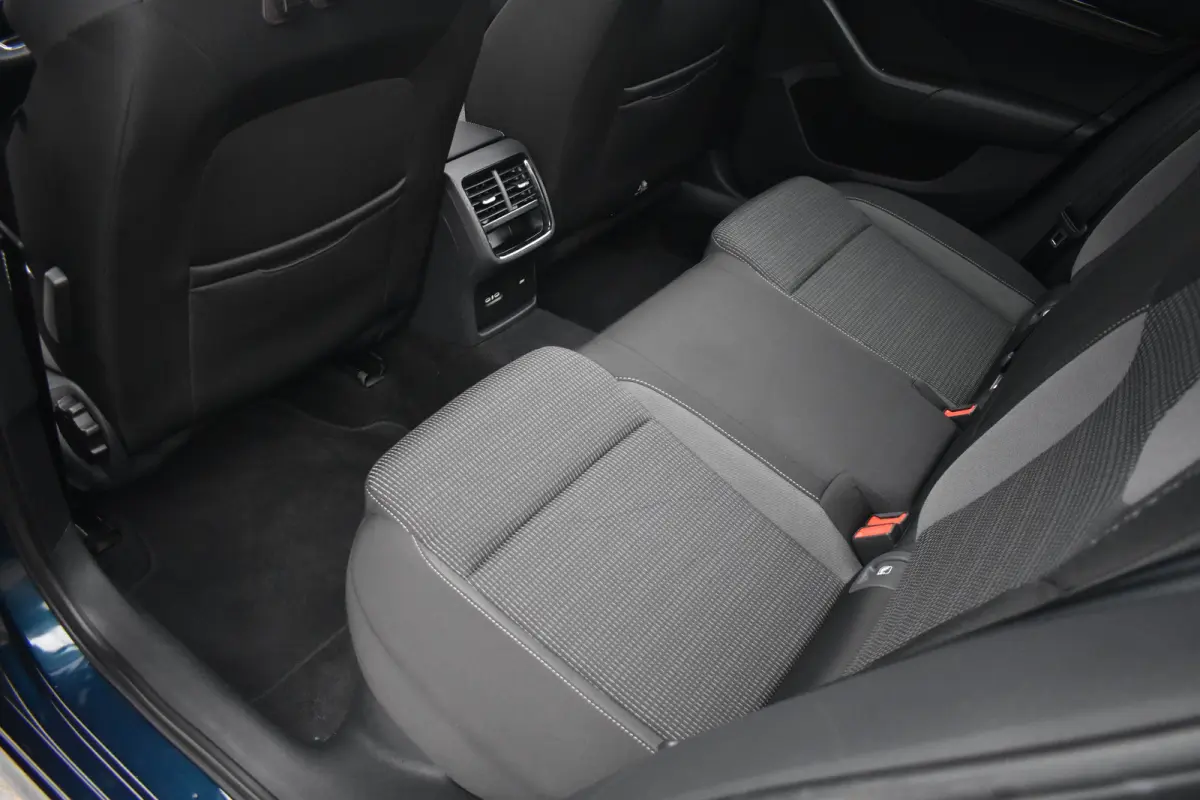 1.0 e-TSI 110PK DSG Business Edition | Panoramadak - elektrisch schuif-kanteldak | Wegklapbare trekhaak | Elektrische achterklep | Comfort Pakket | Travel Pakket | Functie pakket