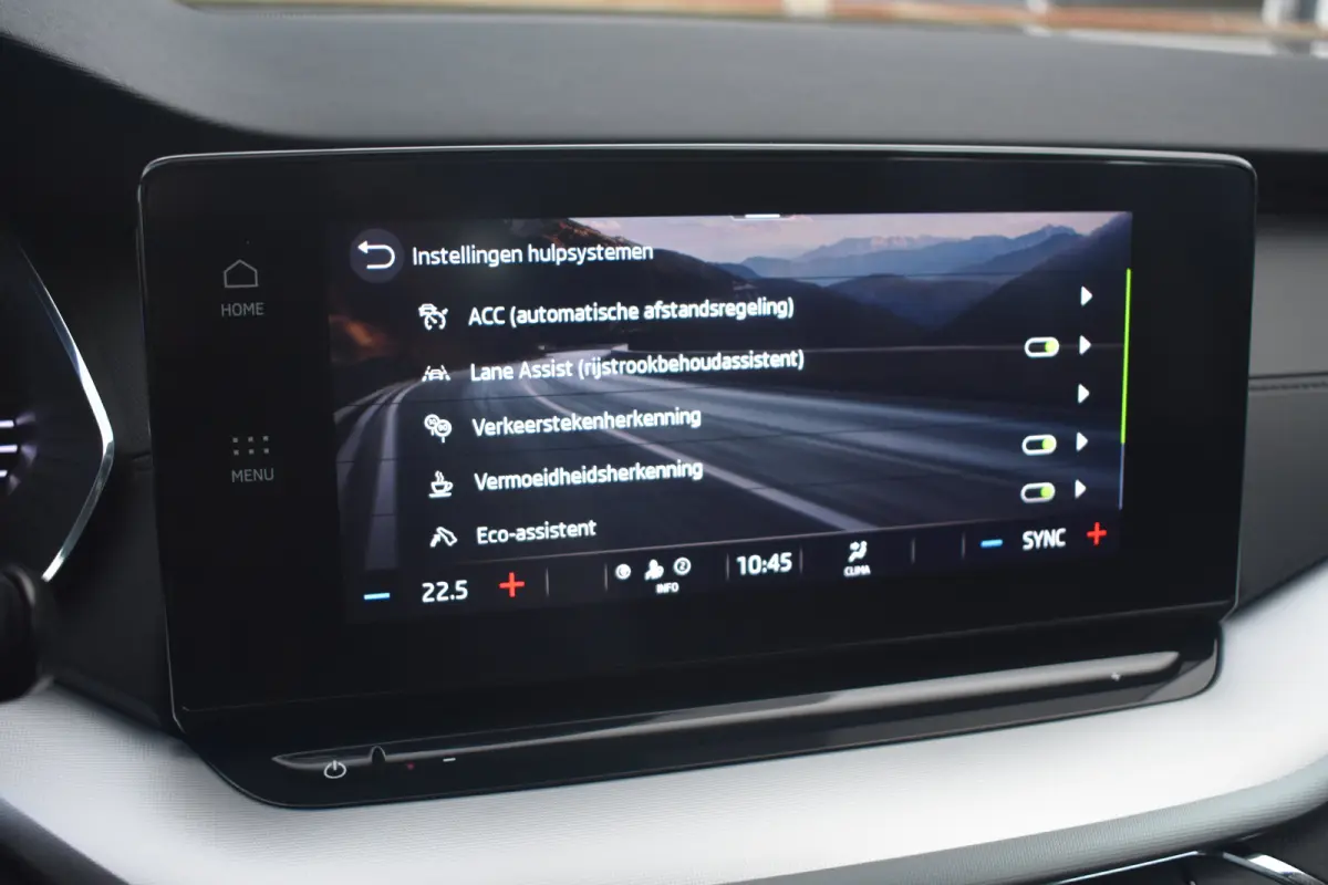 1.0 e-TSI 110PK DSG Business Edition | Panoramadak - elektrisch schuif-kanteldak | Wegklapbare trekhaak | Elektrische achterklep | Comfort Pakket | Travel Pakket | Functie pakket