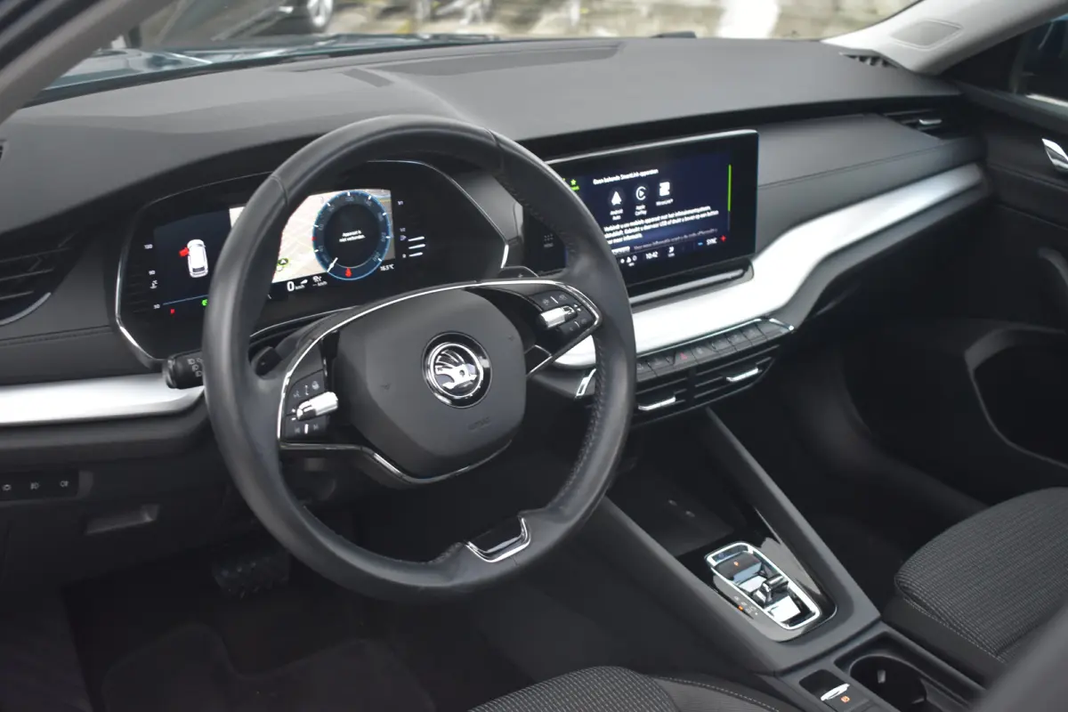 1.0 e-TSI 110PK DSG Business Edition | Panoramadak - elektrisch schuif-kanteldak | Wegklapbare trekhaak | Elektrische achterklep | Comfort Pakket | Travel Pakket | Functie pakket