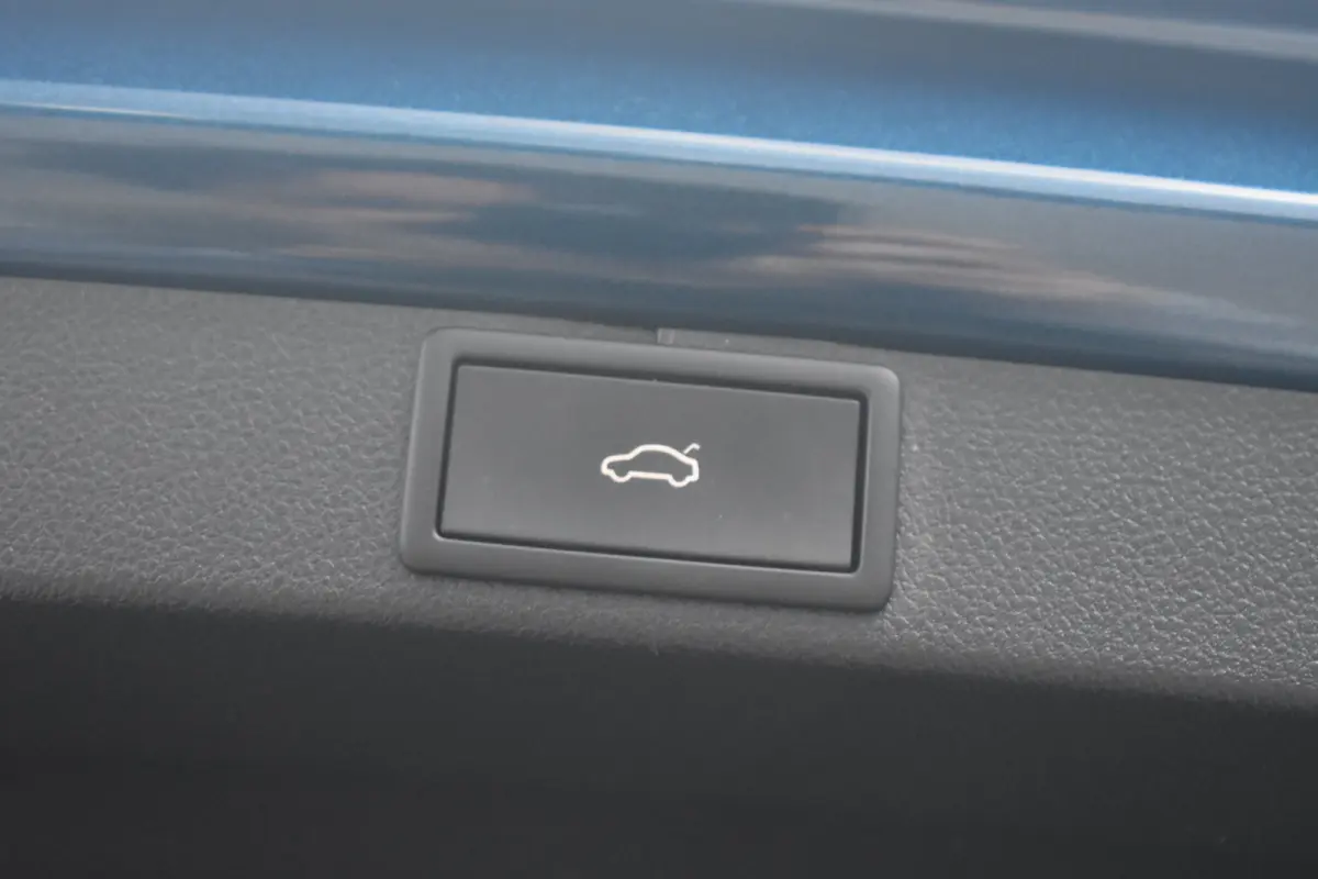 1.0 e-TSI 110PK DSG Business Edition | Panoramadak - elektrisch schuif-kanteldak | Wegklapbare trekhaak | Elektrische achterklep | Comfort Pakket | Travel Pakket | Functie pakket