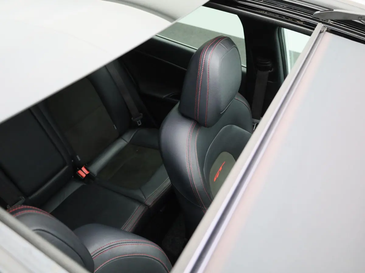 cee'd 1.6 T-GDi GT | Climate Control | Panoramadak | Achteruitrijcamera | Lichtmetalen Velgen
