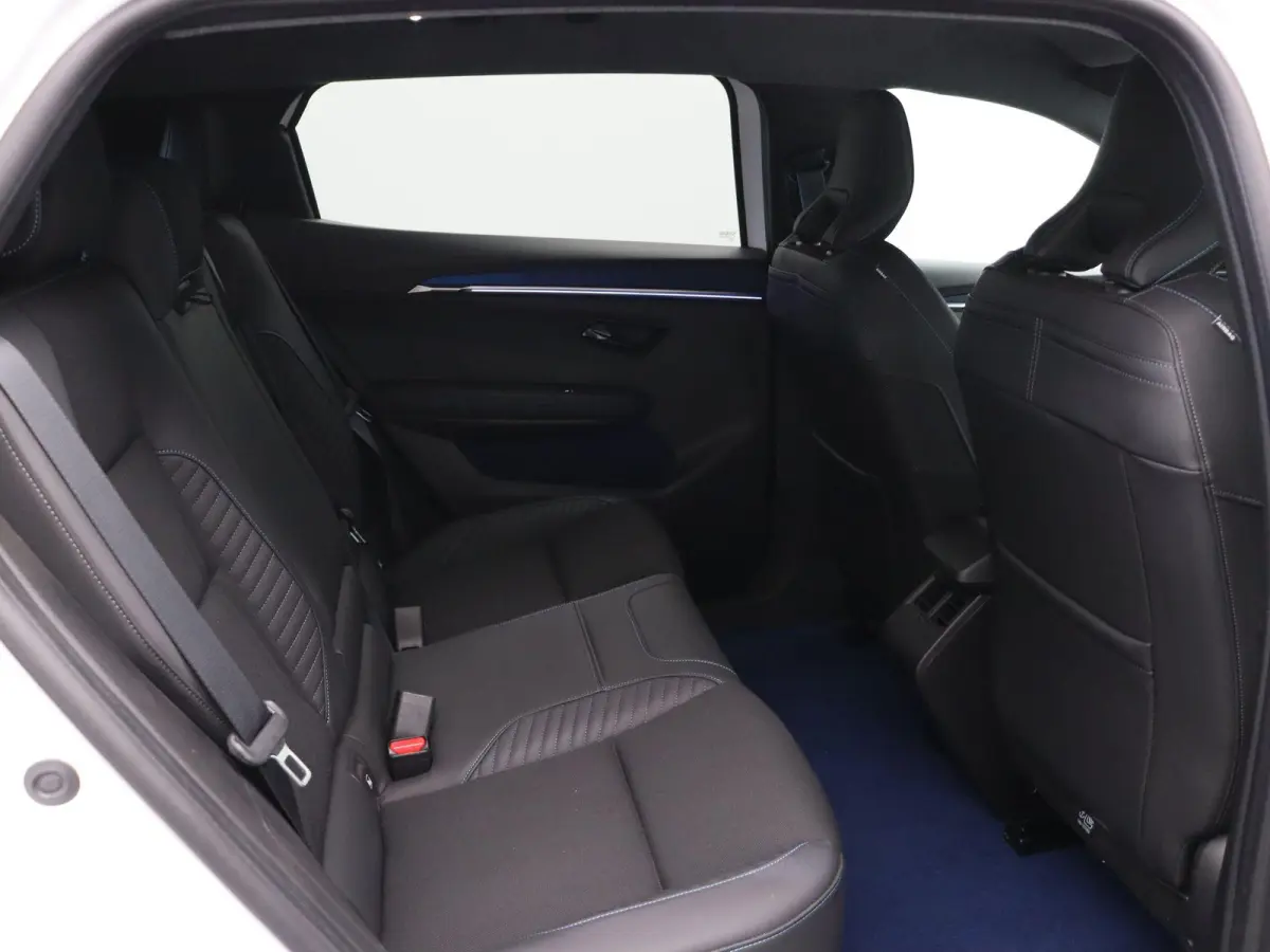 EV87 long range esprit Alpine | Stoel en stuur verwarming | elektrische kofferklep | Zwarte velgen | Vierseizoenbanden |