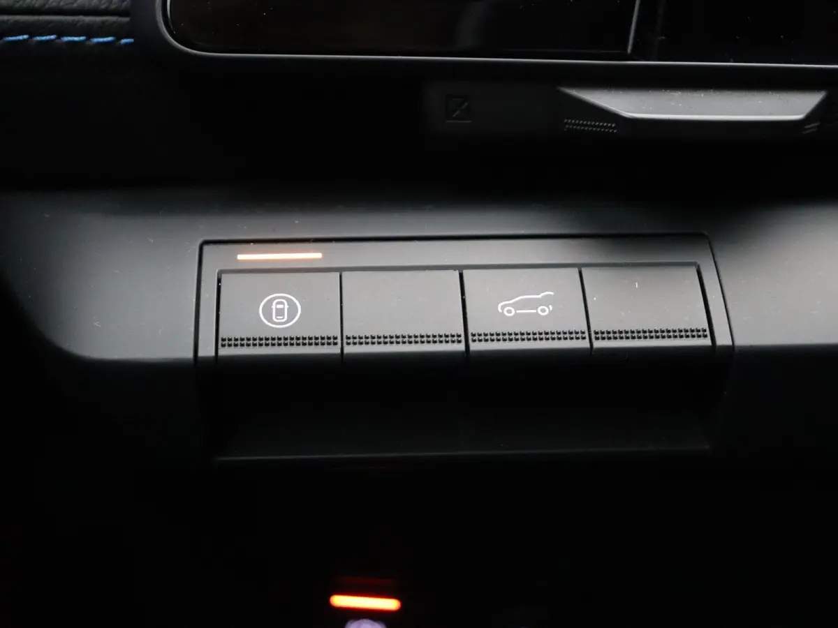 EV87 long range esprit Alpine | Stoel en stuur verwarming | elektrische kofferklep | Zwarte velgen | Vierseizoenbanden |