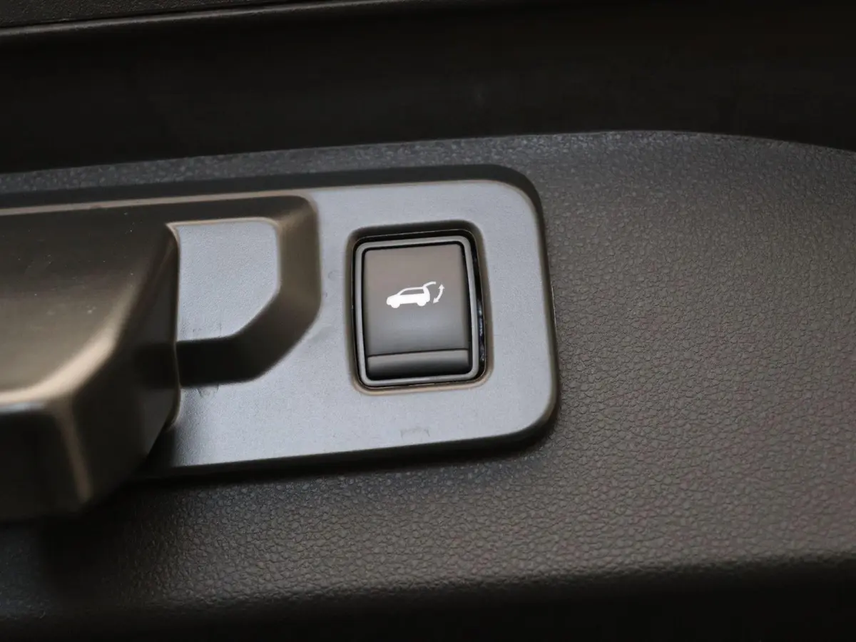 EV87 long range esprit Alpine | Stoel en stuur verwarming | elektrische kofferklep | Zwarte velgen | Vierseizoenbanden |