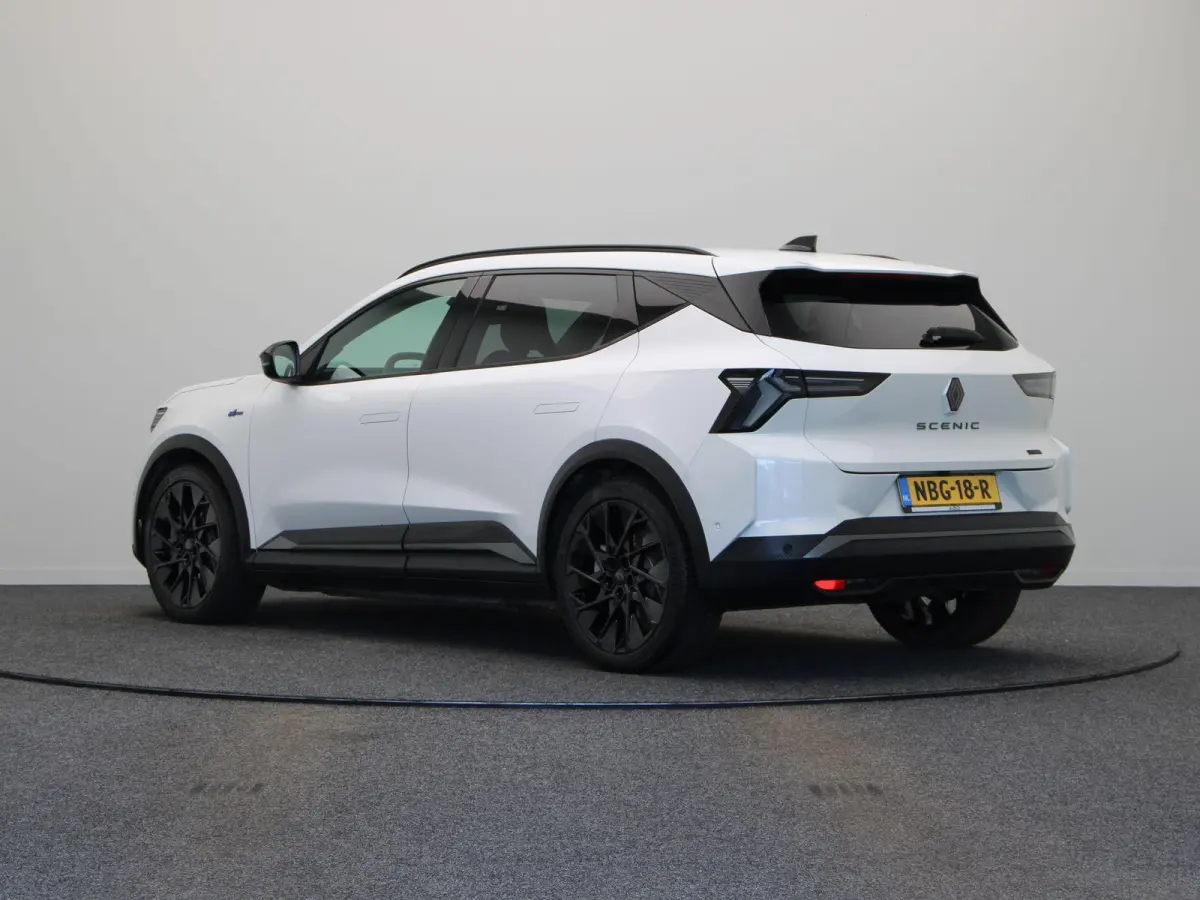 EV87 long range esprit Alpine | Stoel en stuur verwarming | elektrische kofferklep | Zwarte velgen | Vierseizoenbanden |