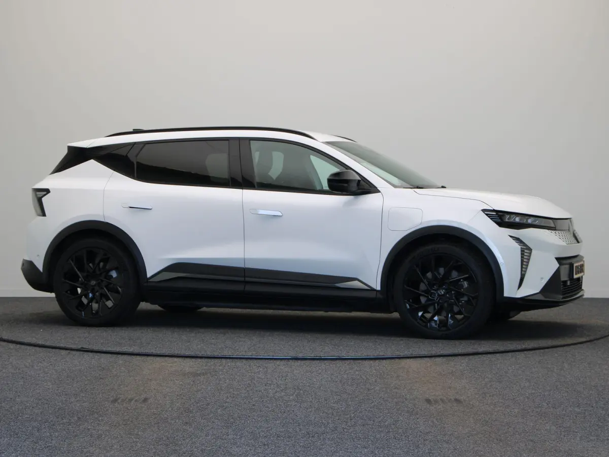 EV87 long range esprit Alpine | Stoel en stuur verwarming | elektrische kofferklep | Zwarte velgen | Vierseizoenbanden |