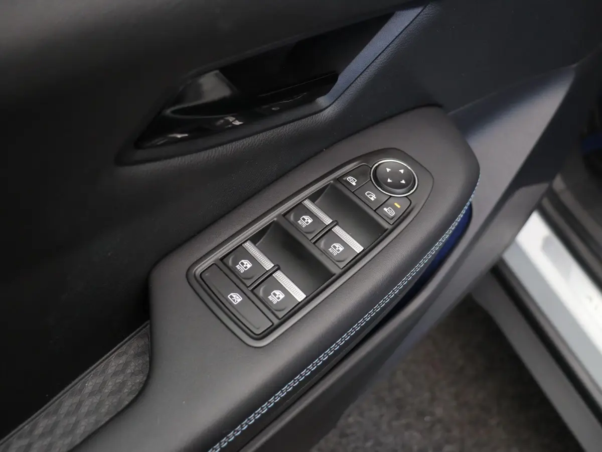 EV87 long range esprit Alpine | Stoel en stuur verwarming | elektrische kofferklep | Zwarte velgen | Vierseizoenbanden |