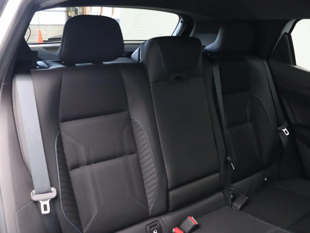 EV87 long range esprit Alpine | Stoel en stuur verwarming | elektrische kofferklep | Zwarte velgen | Vierseizoenbanden |
