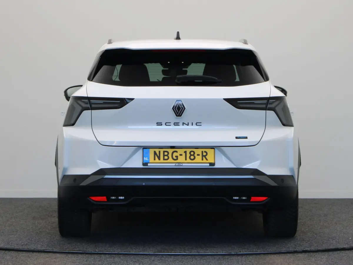 EV87 long range esprit Alpine | Stoel en stuur verwarming | elektrische kofferklep | Zwarte velgen | Vierseizoenbanden |