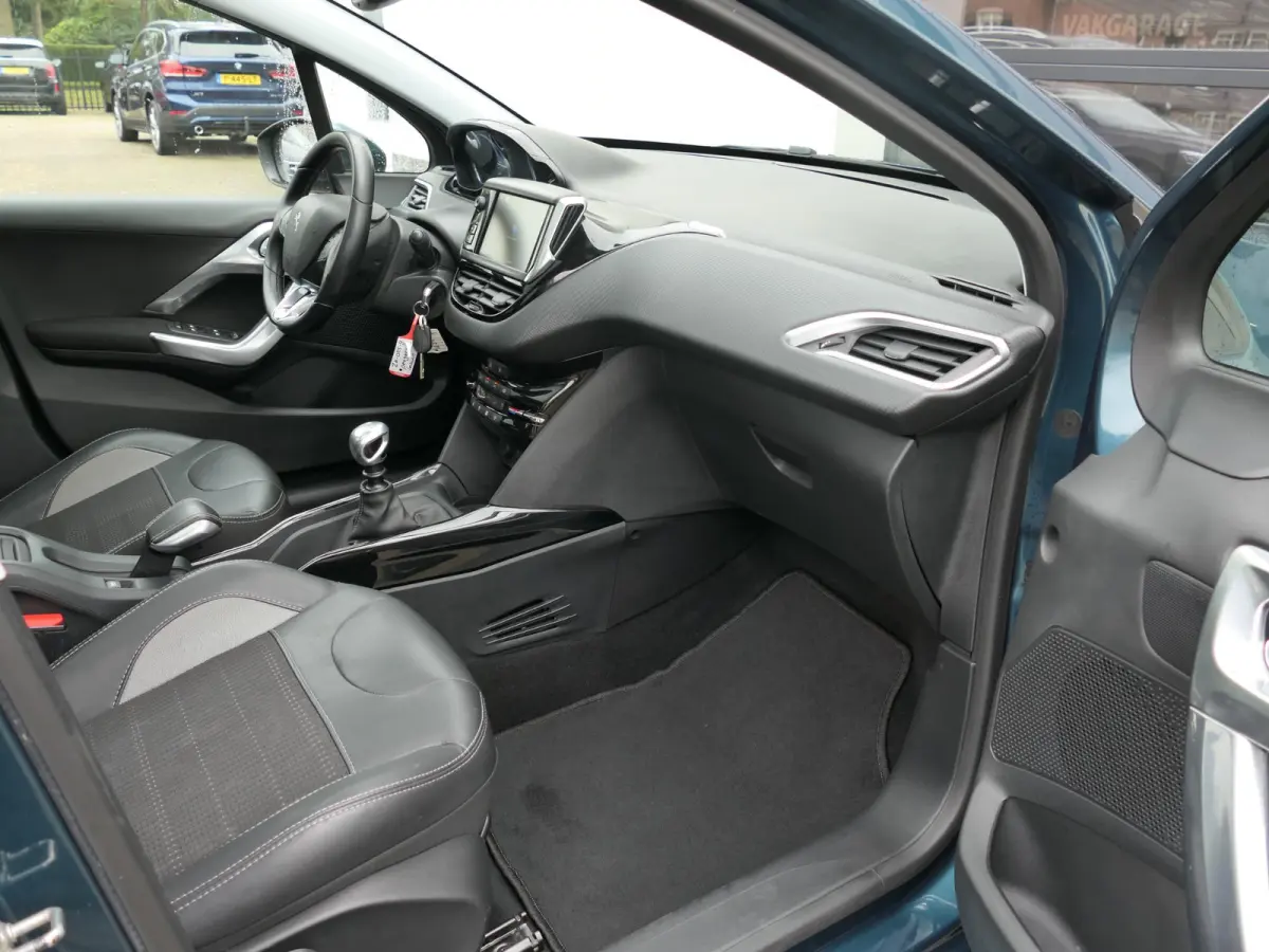 1.2 PureTech Blue Lease Allure | 130 PK | Nieuwe distributieriem | Panoramadak | Climate Control | Achteruitrijcamera | Cruise Control | Trekhaak | Half leder | Lichtmetalen velgen | NAP